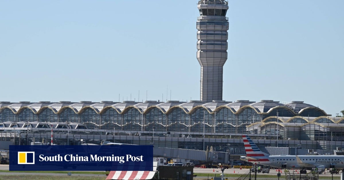 Continuing government shutdown sparks flight delay warnings, food stamp pause