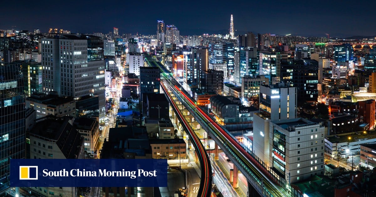 Seoul Cafe Sparks Anti-Chinese Discrimination Debate Ahead of APEC Summit