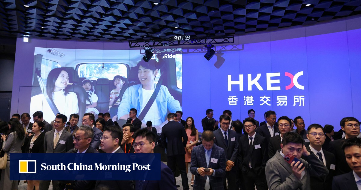 Hong Kong stocks slump on weak China exports, soft US jobs market