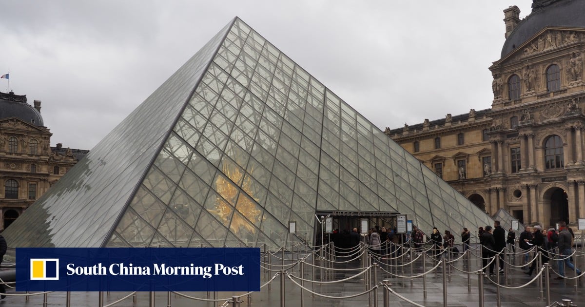Louvre museum in Paris closes gallery due to structural weakness