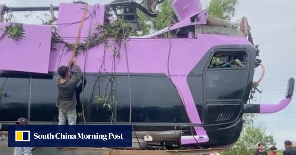 13 killed in Cambodia bus crash near Angkor Wat en route to Phnom Penh 13 killed in Cambodia bus crash near Angkor Wat en route to Phnom Penh