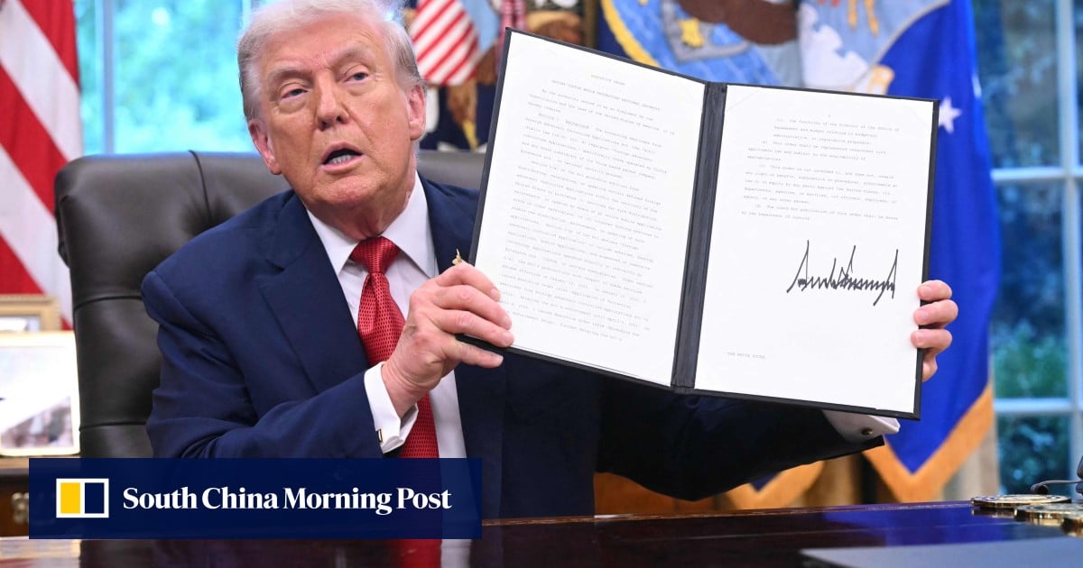 Democratic senator presses Trump on TikTok divestiture plan