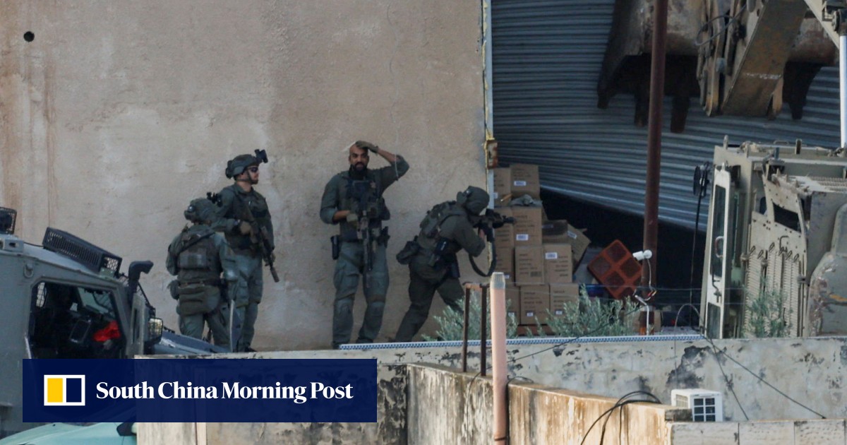 Israeli soldiers kill Palestinian men in West Bank after they appear to surrender