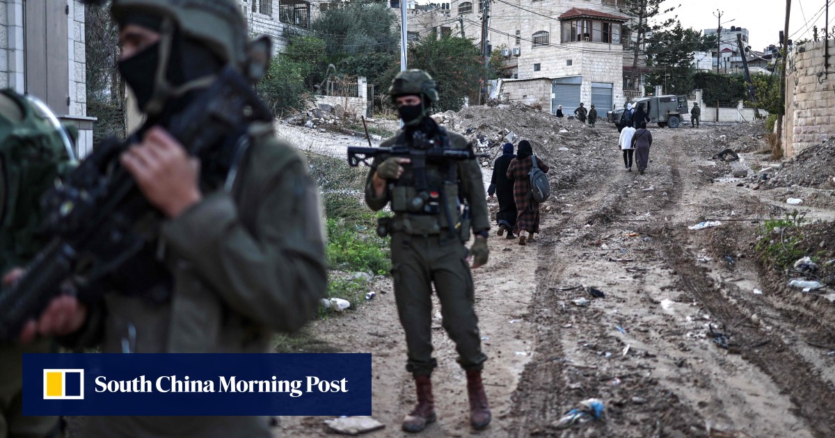 Israeli soldiers appear to kill Palestinians in West Bank after they surrender