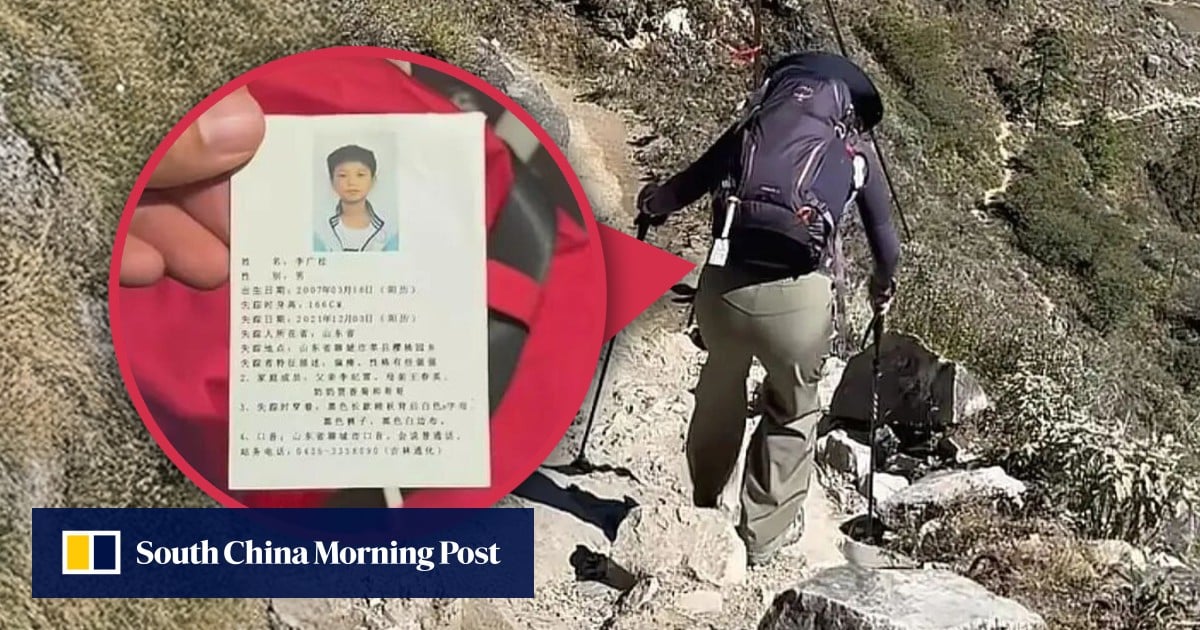 China hiker wears clothing tag to support missing children and expand search
