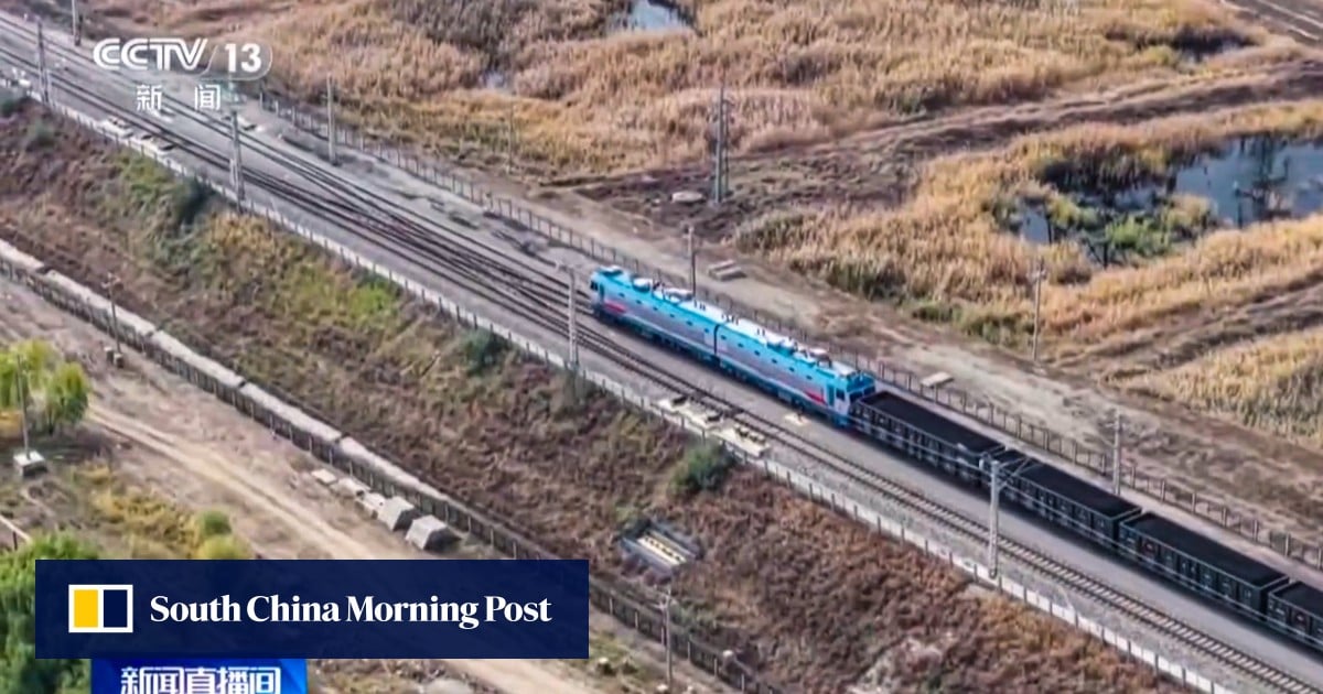 China tests super wireless rail convoy that could carry 3 Eiffel Towers