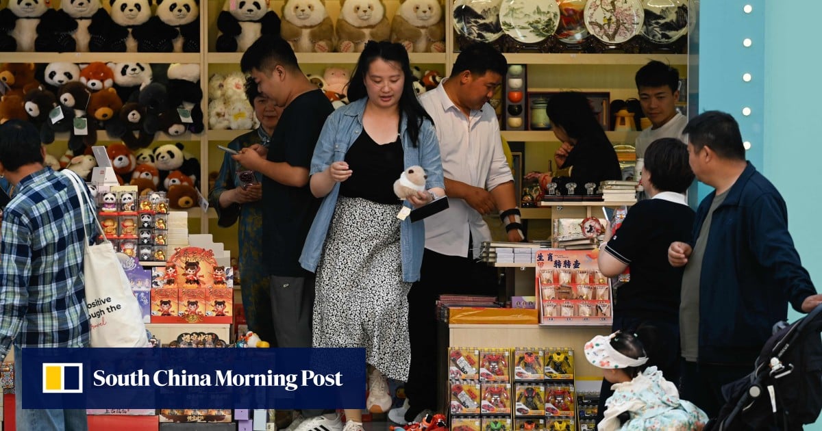 Hong Kong stocks advance as traders position for additional growth measures