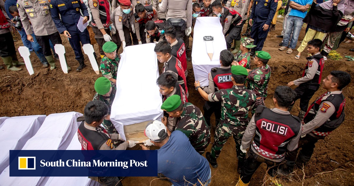 Indonesia flood death toll passes 1,000, over 200 still missing
