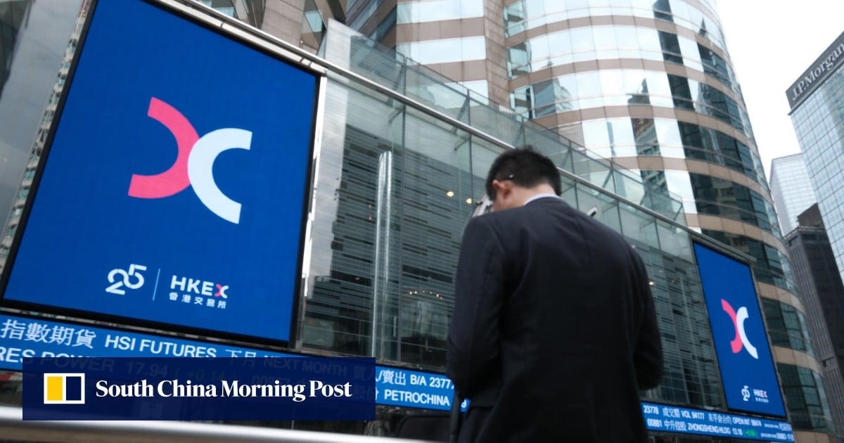 Hong Kong stocks slump to 3-month low as China growth jitters dampen sentiment