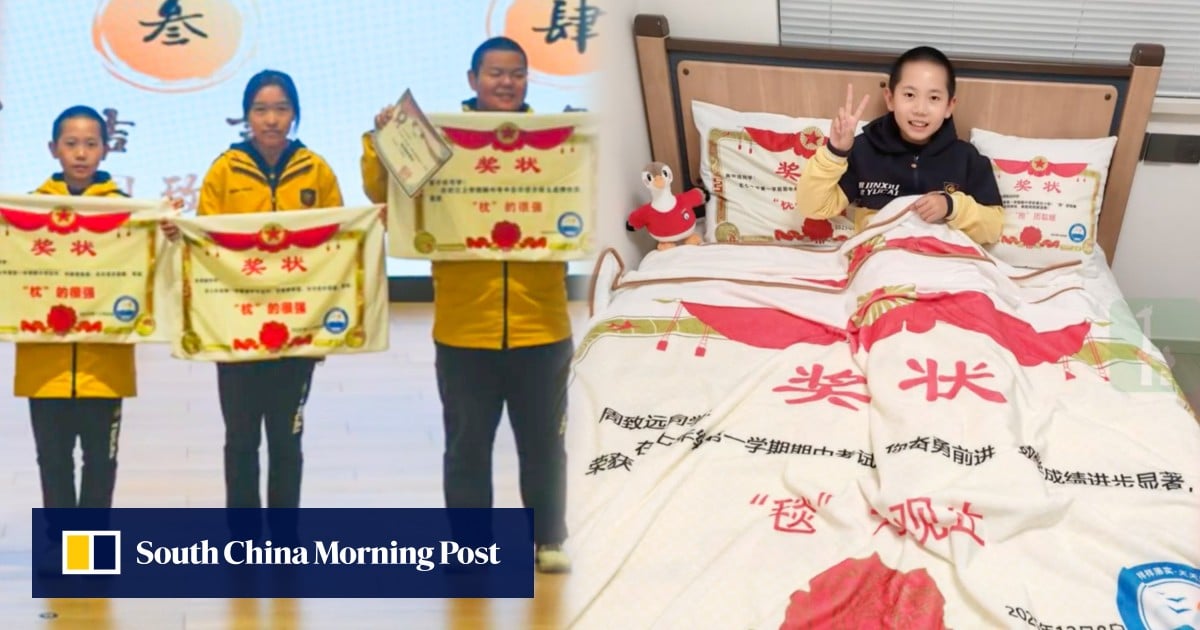 China school awards pupils with merit certificate-imprinted bedding sets