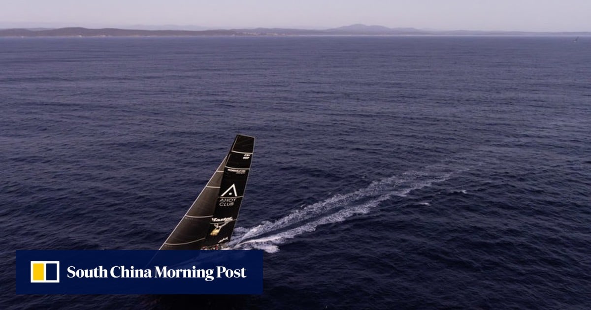 Supermaxis Comanche, LawConnect continue duel in Sydney to Hobart race, Hong Kong boat 3rd