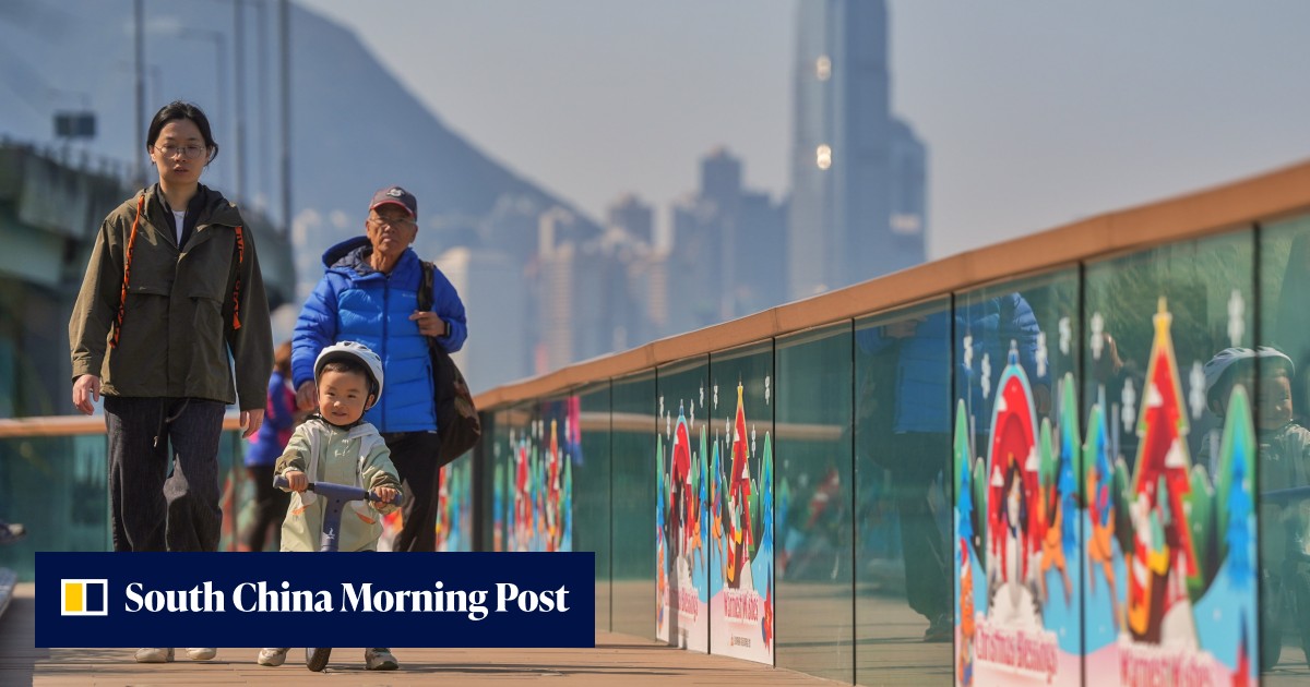 Temperature in Hong Kong falls to 11.4 degrees Celsius, the lowest this ...