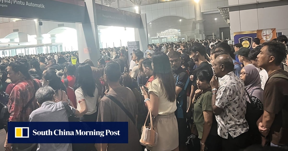 System failure at Malaysia-Singapore border strands thousands of travellers