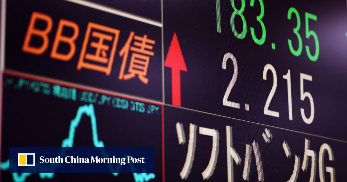 Hong Kong stocks trade near 1-week low on Greenland unease, Japan bond yields