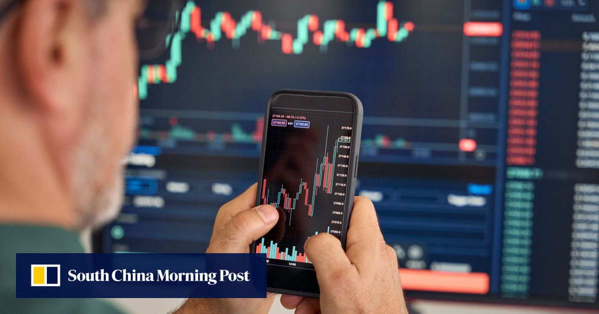 Hong Kong stocks maintain momentum to hit 4-year high