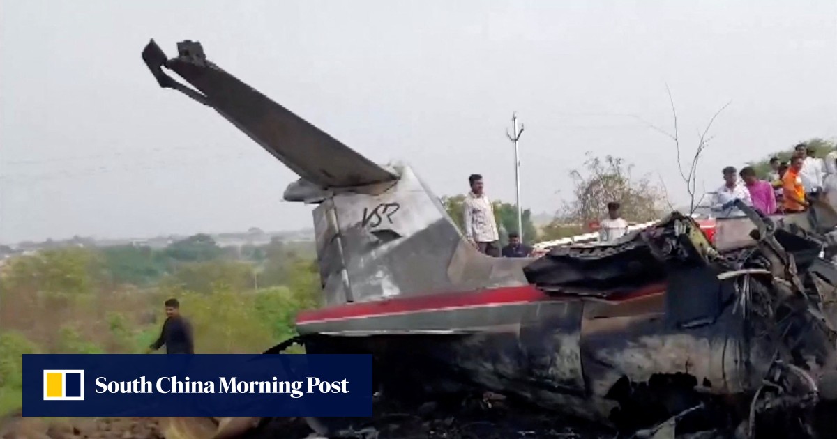Plane crashes in India, killing Maharashtra deputy chief minister and 4 others