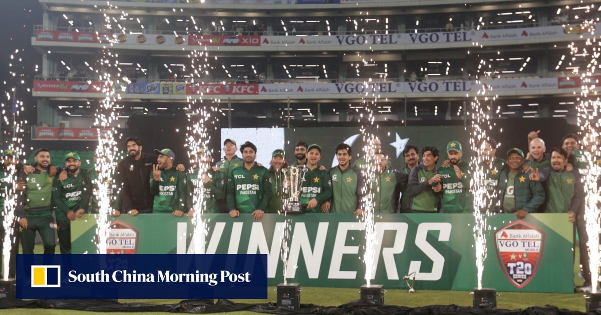 Pakistan bats away India match but stays in T20 World Cup