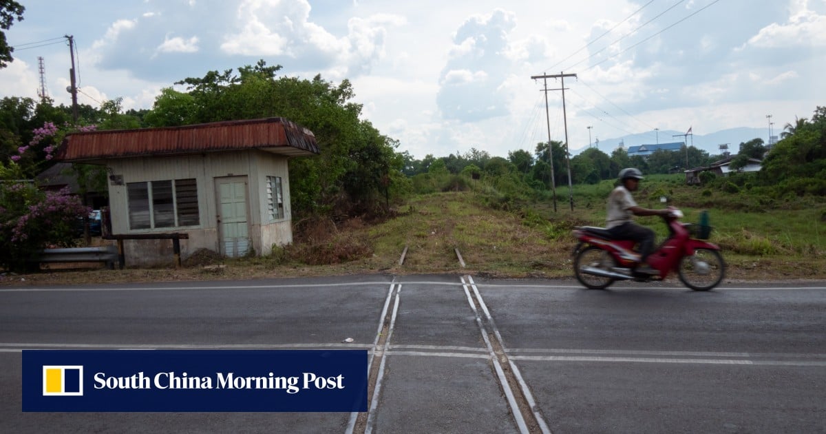 2 arrested after Malaysian border police chief targeted by gang shooting near Thailand