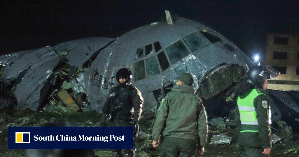 Plane carrying money crashes in Bolivia, killing 15 and sparking rush to pick bills