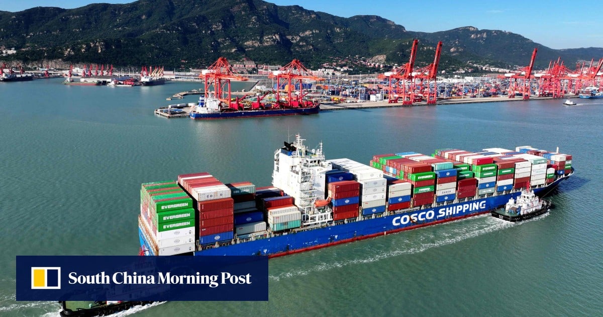 Shipping firms suspend Gulf routes as Iran war leaves 132 vessels trapped