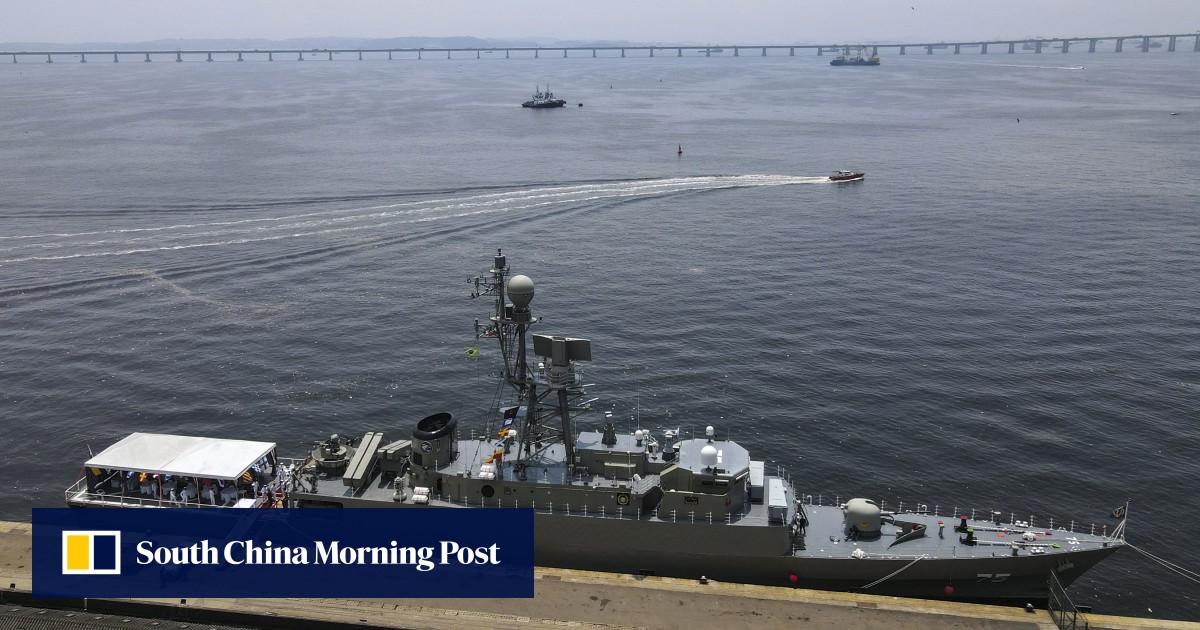 US submarine sinks Iranian warship off Sri Lanka, at least 80 dead