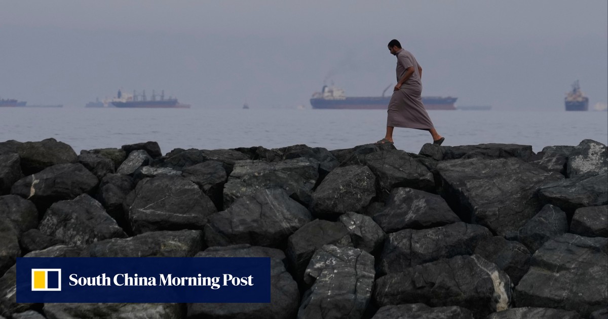 No ships cross Strait of Hormuz for first time since conflict began, data shows
