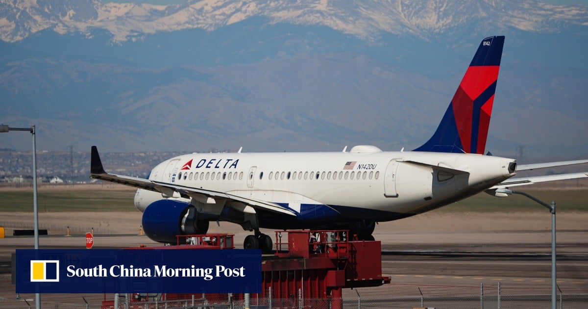 Delta suspends special treatment for Congress as shutdown sows airport chaos