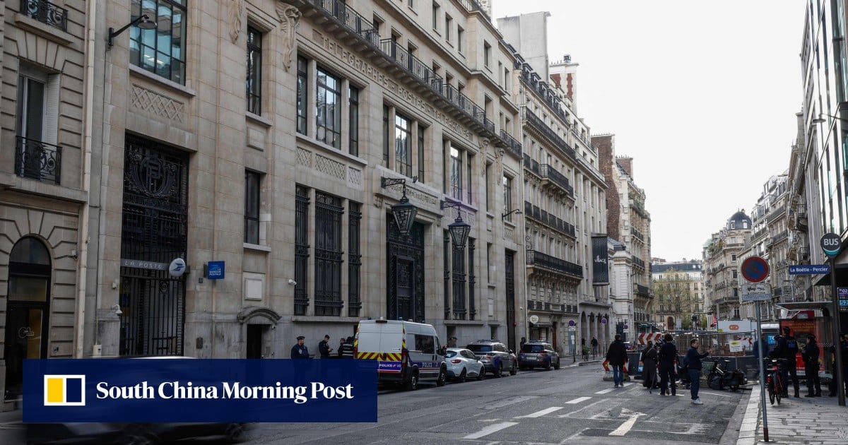 French police foil Paris bomb attack outside US bank