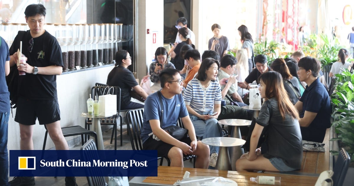 Thousands of Hongkongers brave heavy rain for Shenzhen trip on day 2 of Easter