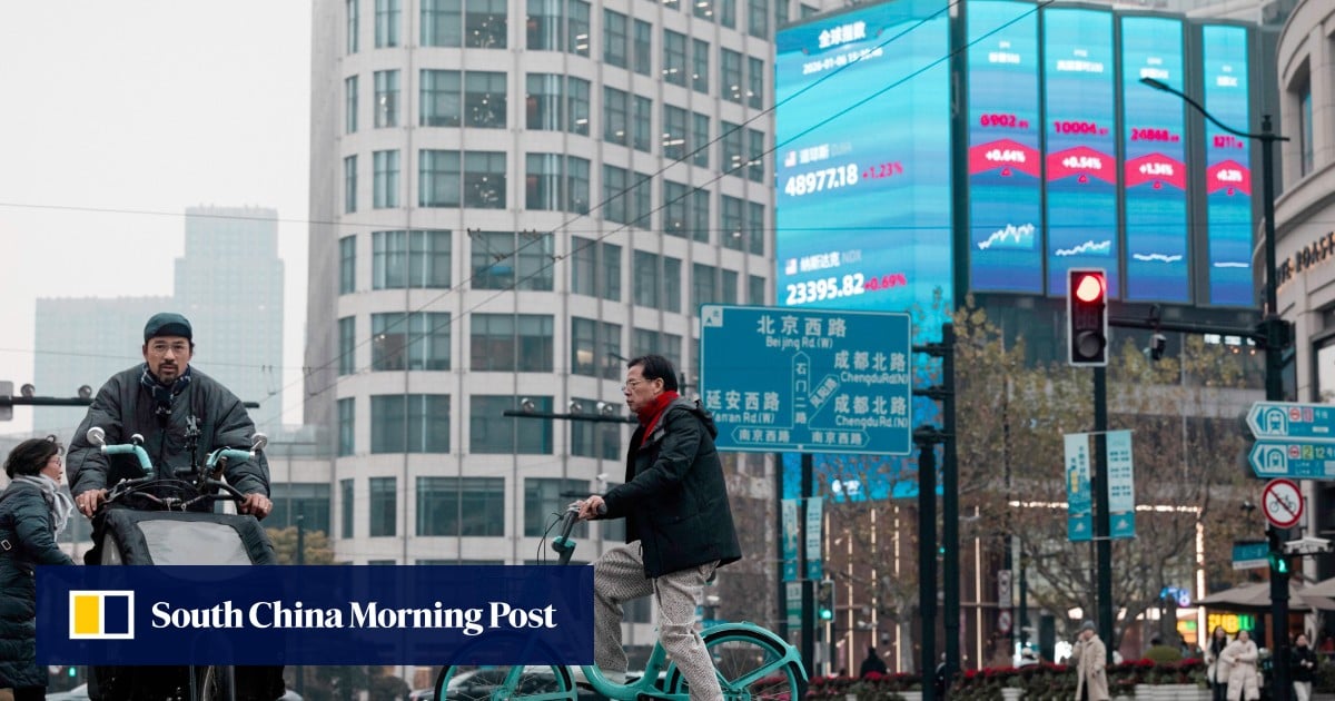 China tightens trading scrutiny on major shareholders and executives