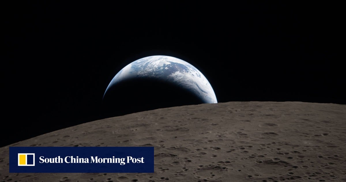 Artemis crew snaps historic Earthset photo on way home from moon