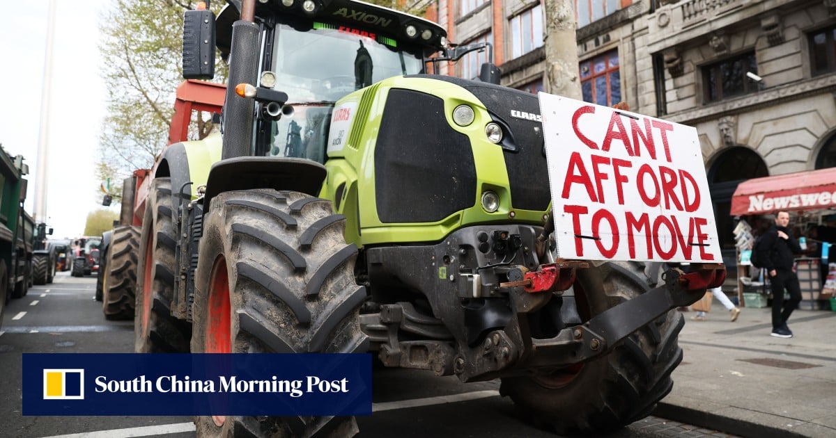 Ireland police remove farmers, blockades protesting fuel price rises