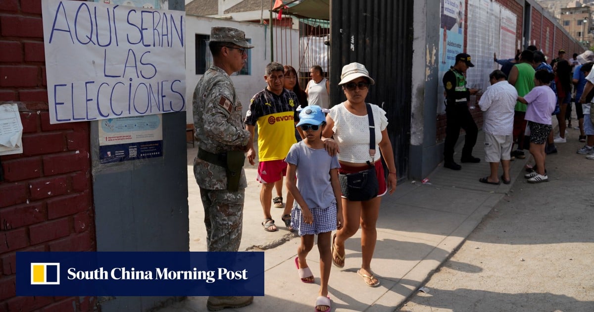 Peru extends voting for president and Congress amid delays at polling sites