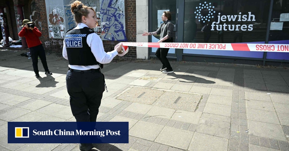 UK counter-terror police probe London arson attack