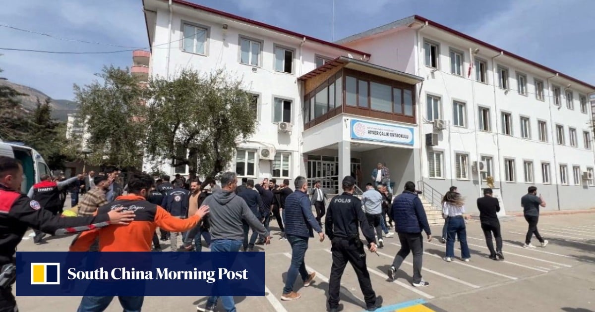 Turkey passes bill to restrict social media access for under-15s