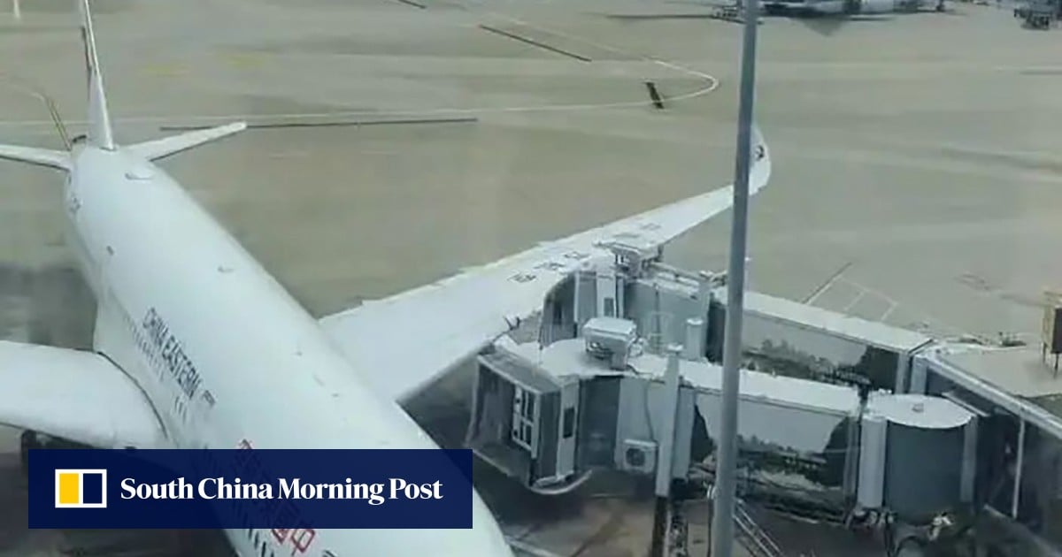 China Eastern Airlines Apologises After Airbus A350 Strikes Jet Bridge at Shanghai Airport — image 1