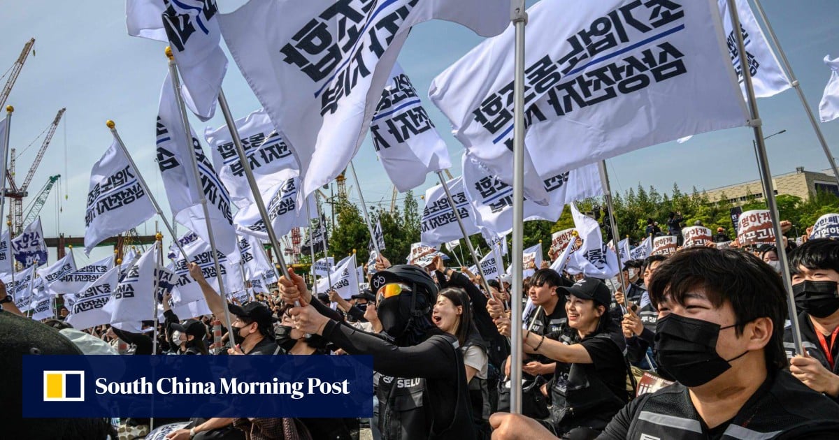 Samsung union’s strike threat fuels fears of South Korea’s economic slowdown