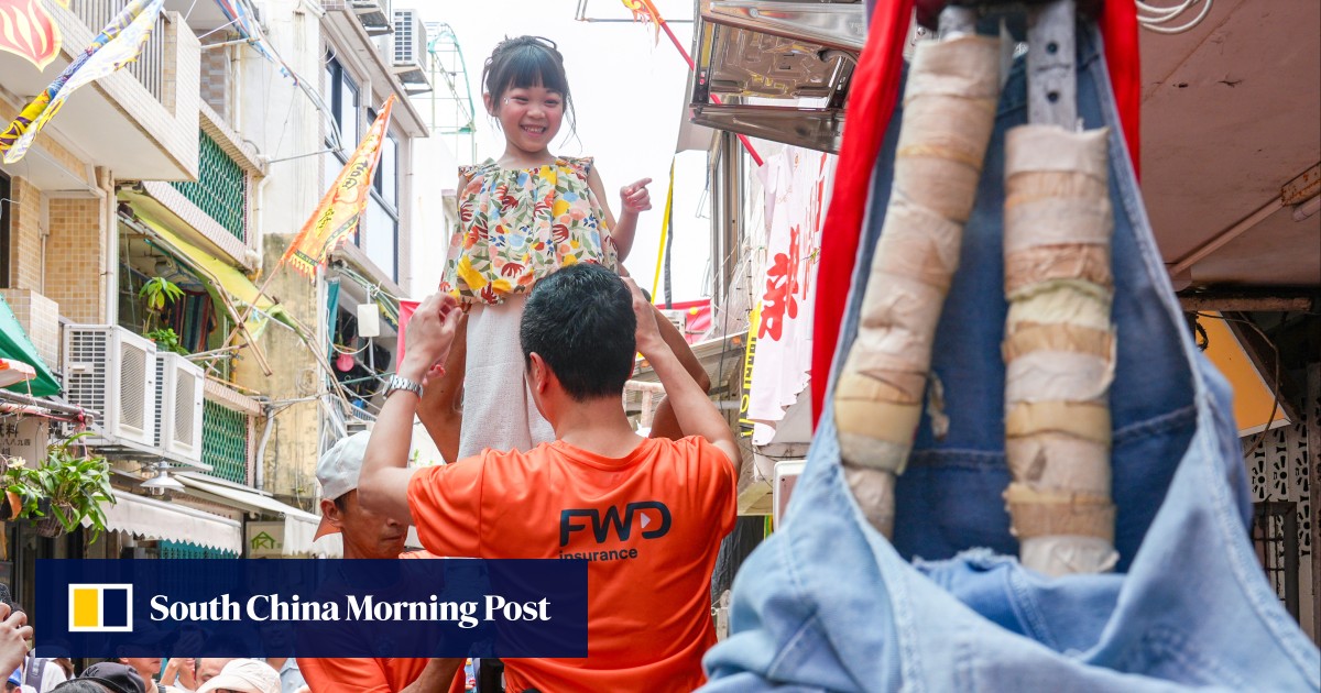 Crowds top 10,000 at Hong Kong’s Cheung Chau Bun Festival as parade draws visitors