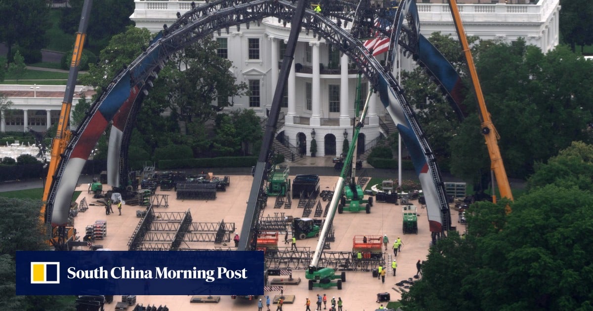 Trump builds massive arena at White House for birthday cage fight Trump builds massive arena at White House for birthday cage fight