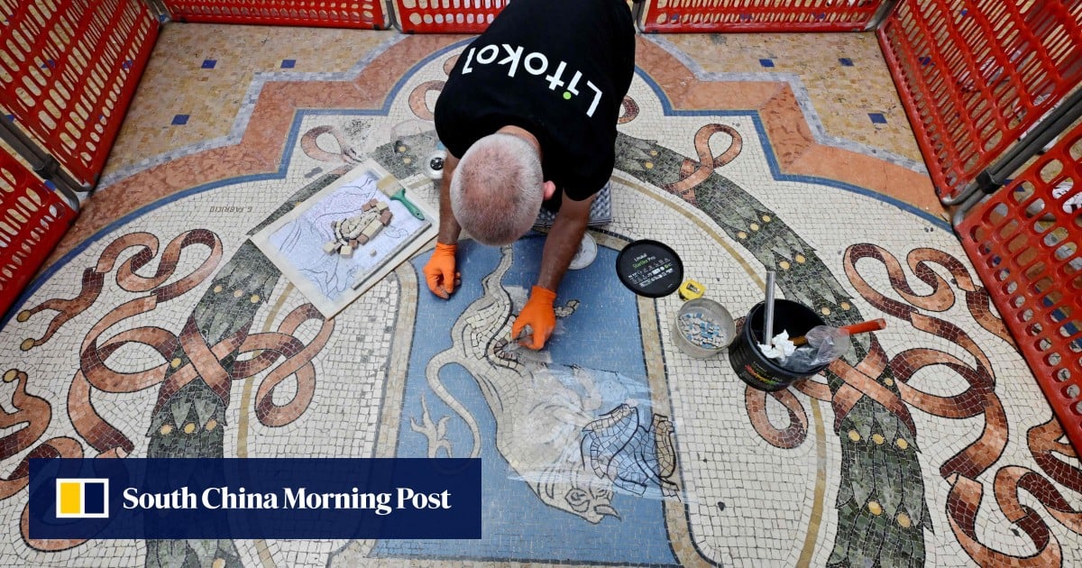 Milan restores bull mosaic’s testicles worn down by an unusual tradition