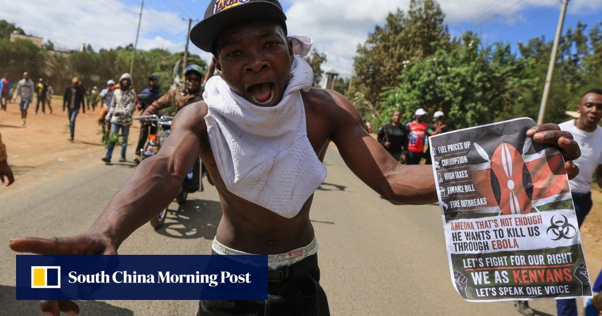 Young Kenyans protest Ebola quarantine centre for US citizens Young Kenyans protest Ebola quarantine centre for US citizens
