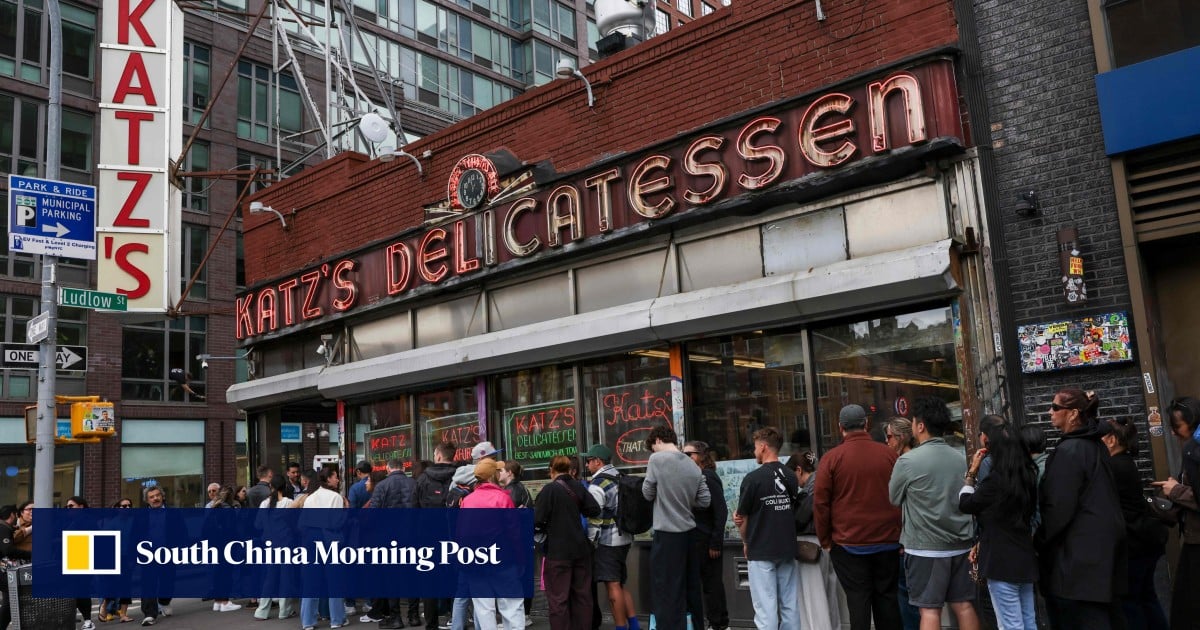Inside the crazy New York queues where people wait for hours for Insta-cred Inside the crazy New York queues where people wait for hours for Insta-cred