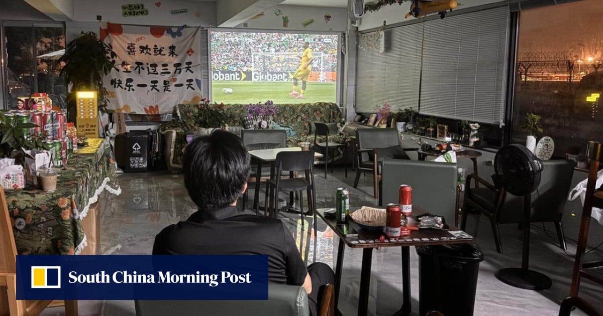 Chinese coffee shop owner has lonely start to World Cup, fan kisses Korean reporter on live TV