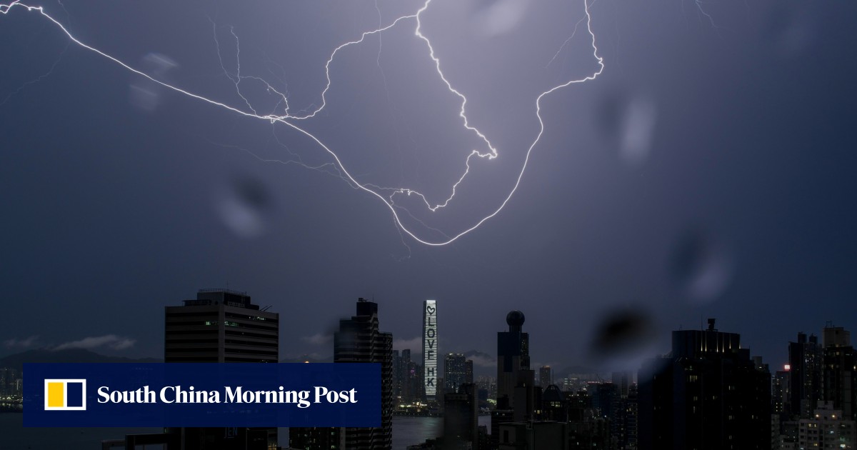 Should Hong Kong close swimming pools during thunderstorms?