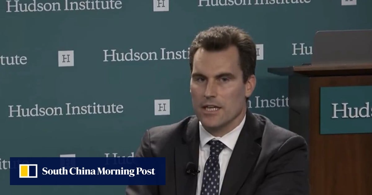 US trade official takes aim at Beijing, faults Washington on industry