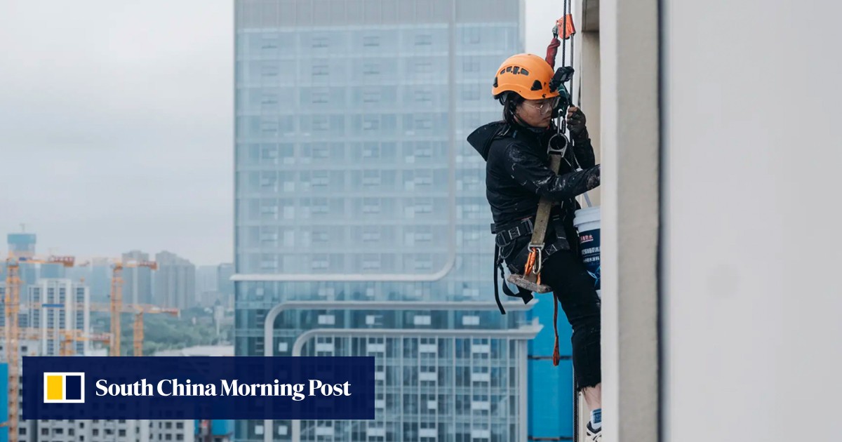 China ‘Spider-Woman’ single mum cleans, repairs high-rises to support disabled son, ailing mother