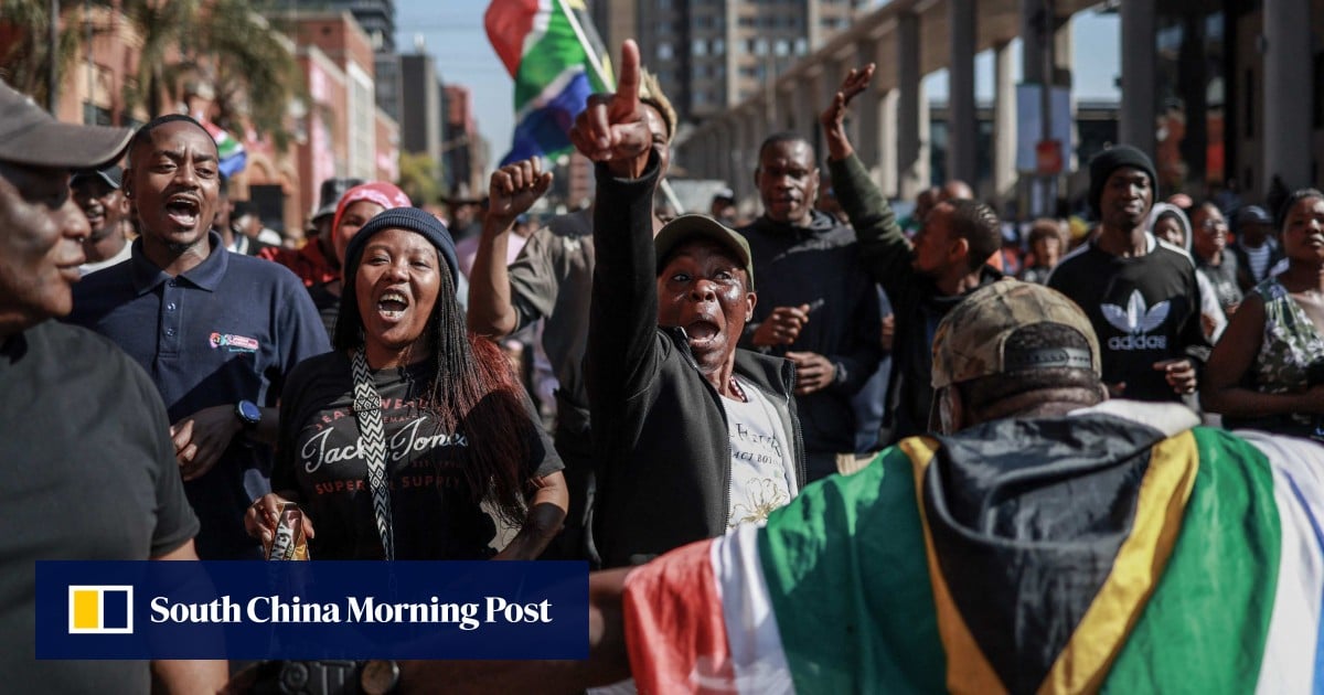 South Africa anti-migrant demos draw thousands, plus huge police presence South Africa anti-migrant demos draw thousands, plus huge police presence