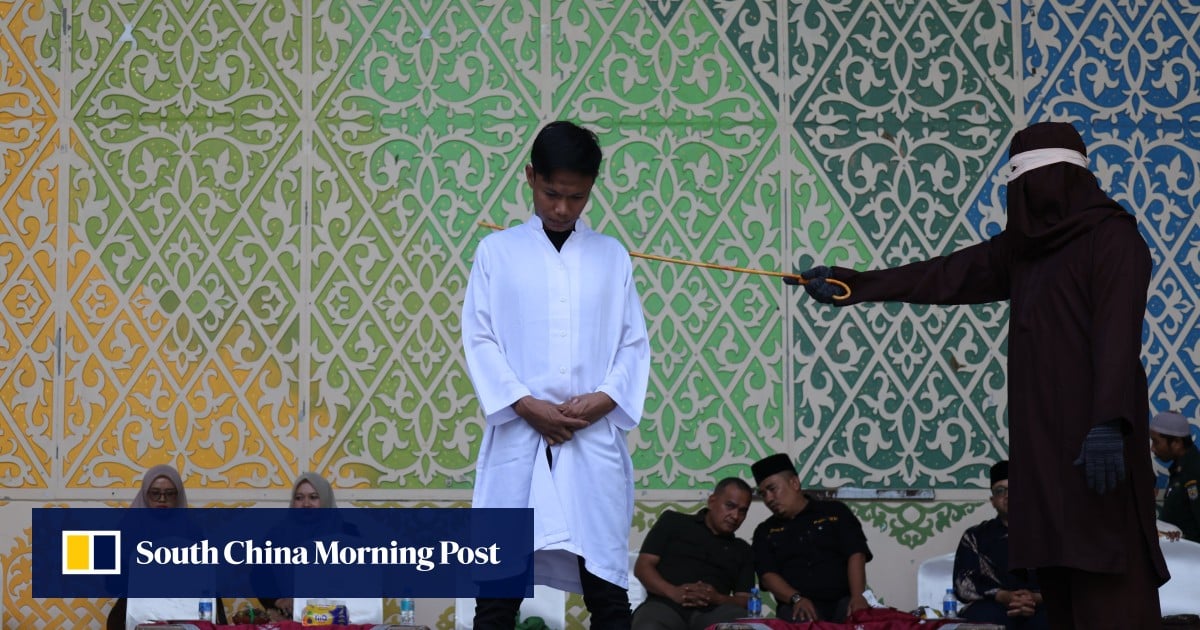 Unmarried Indonesian couple get 21 lashes each over viral live stream kiss