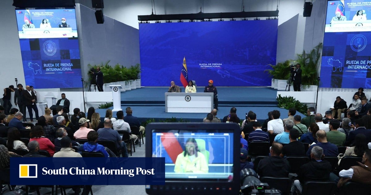 Venezuela’s leader defends quake response as thousands remain missing Venezuela’s leader defends quake response as thousands remain missing