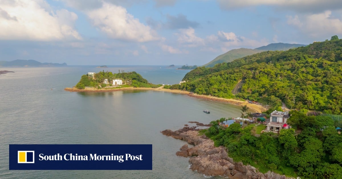 2 hurt after being struck by boat at Hong Kong beach